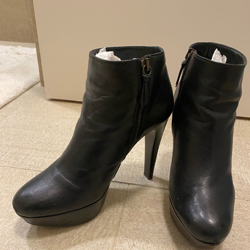 Stuart Weitzman | Heeled Platform Black Leather Bootie